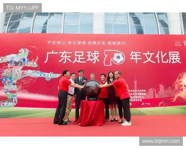 上海足球队的意识提升与发展探讨聚焦足球文化的传承与创新 上海足球队的意识提升与发展探讨聚焦足球文化的传承与创新