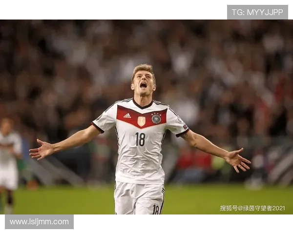 足球场上的时尚风向标偏爱长袜的明星球员们的独特魅力与风格