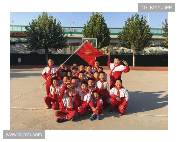 足球明星与老男人的温馨合影背后那些不为人知的故事与回忆