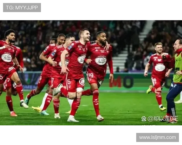 足球明星的传奇故事与赛场背后的辛酸历程全记录 足球明星的传奇故事与赛场背后的辛酸历程全记录