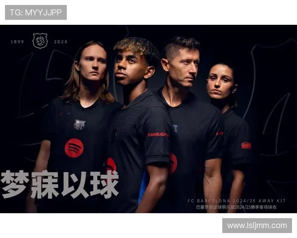 足球明星穿黑色皮衣展现酷炫风格的精彩瞬间合集